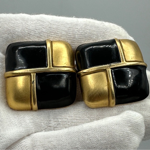 Vintage 1980’s Givenchy enamel earrings clip on #321 - Picture 2 of 6